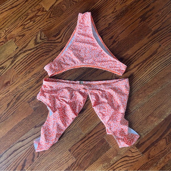 Ruffle top pink floral bikini, size Large - Picture 8 of 14